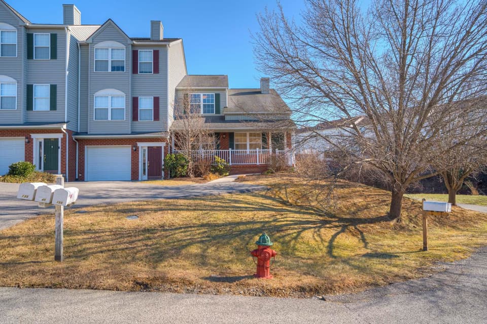 185 Blue Leaf Drive, photo 6 of 40