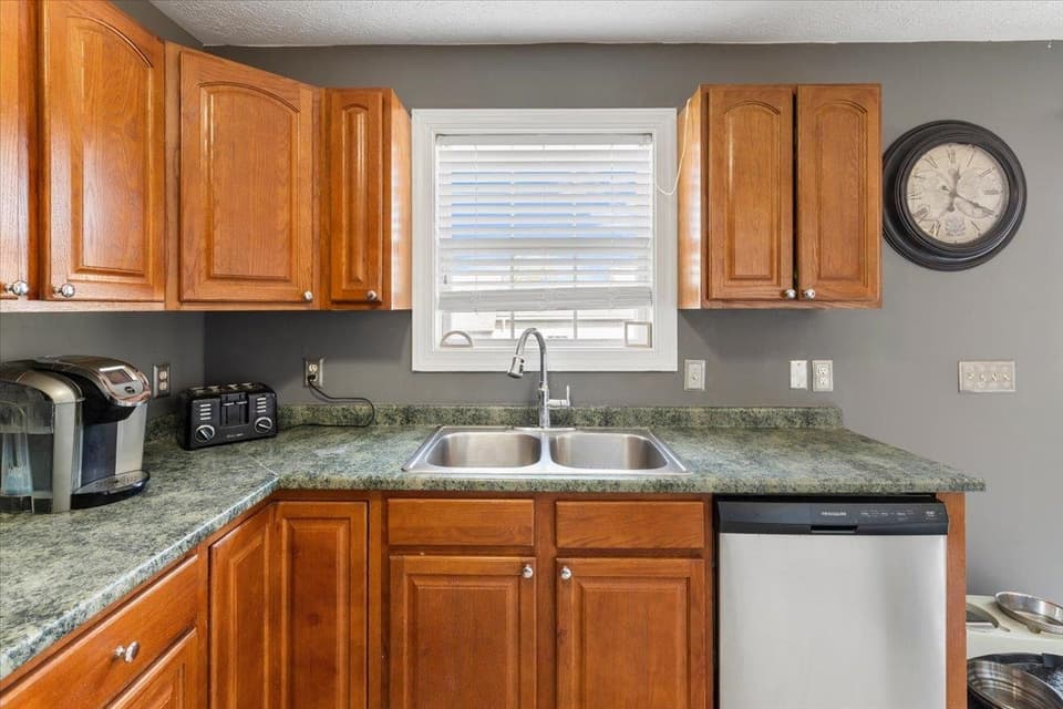 205 Tall Oak Boulevard, photo 9 of 40