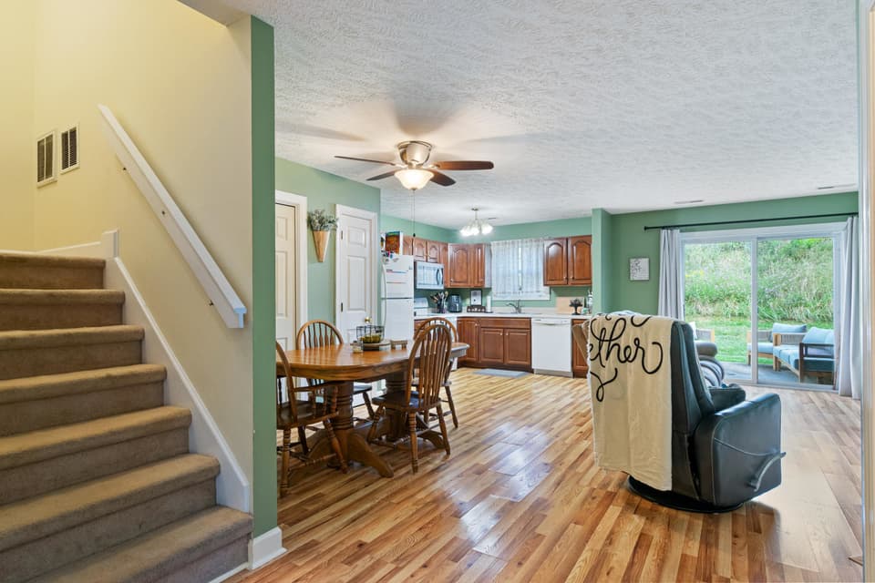 145 Gold Leaf Drive, photo 11 of 27