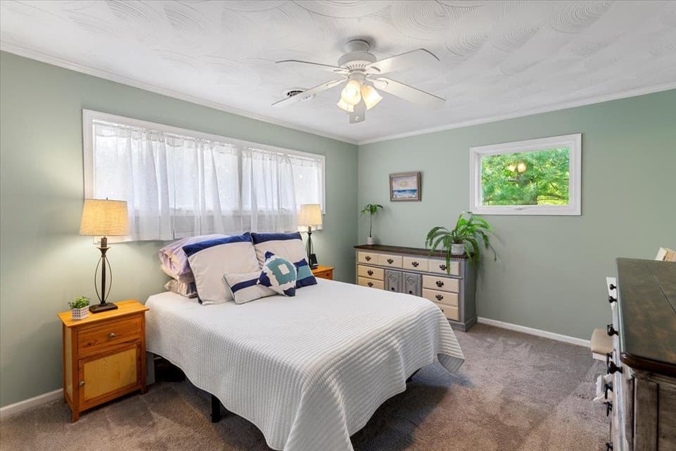 300 Tomahawk Drive, photo 37 of 40