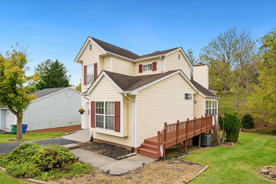 1630 Sleepy Hollow Road, Christiansburg, photo 2