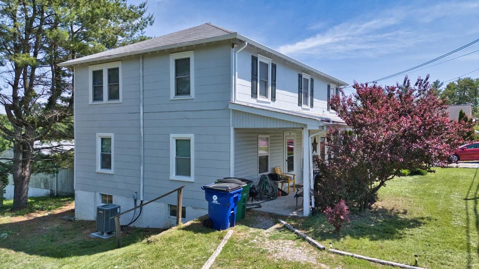3920 Roanoke Street, photo 3 of 14