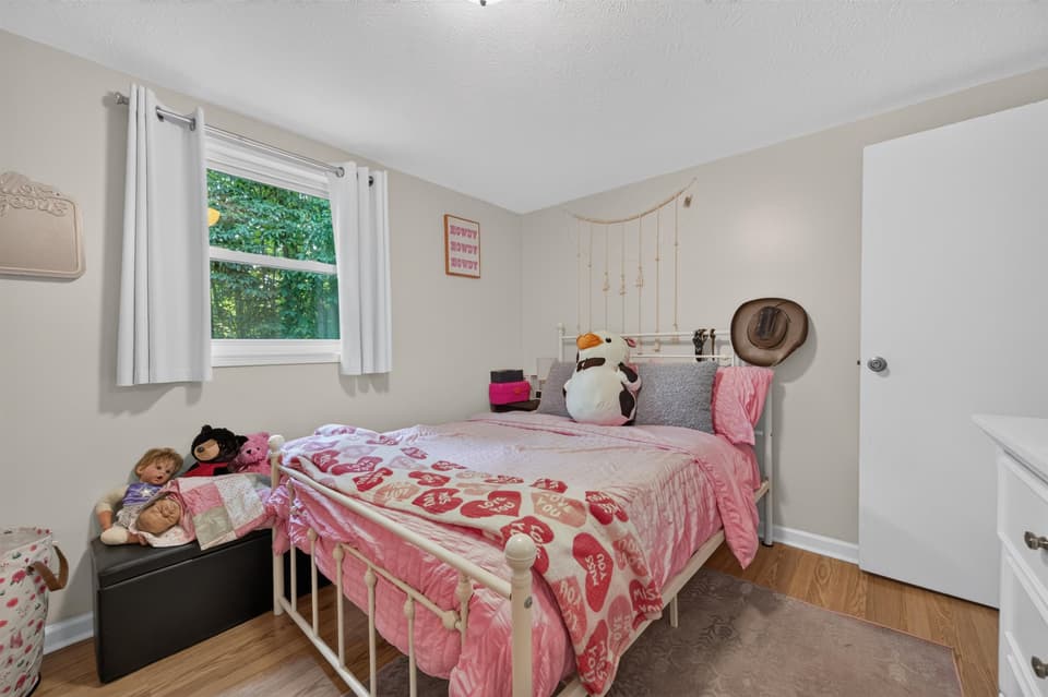 189 Pine Hollow Road, photo 32 of 40