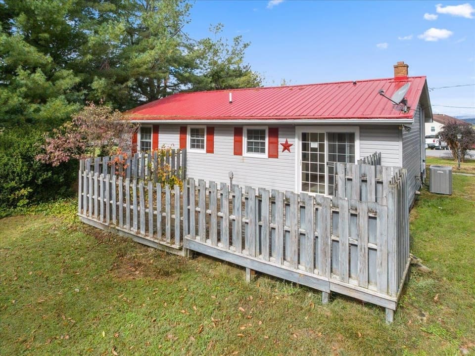 1363 Dow Street, photo 32 of 40