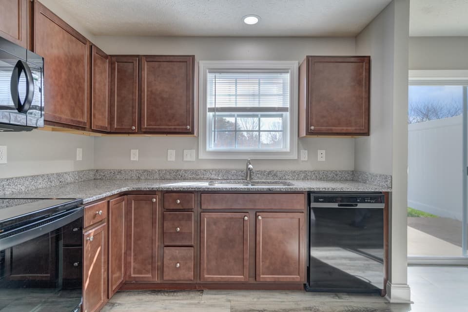410 Twisted Oak Drive NW, photo 9 of 25