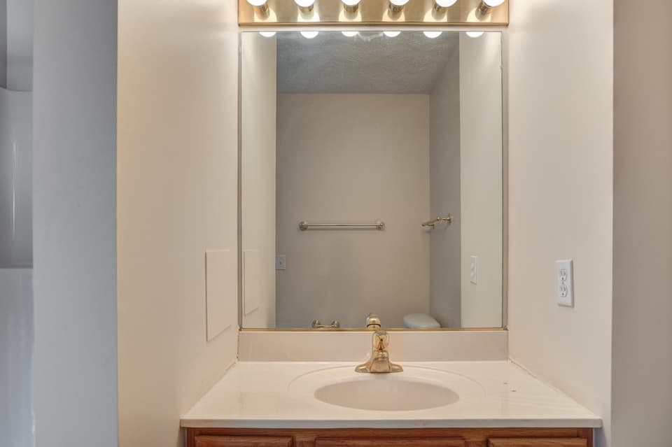 825 Oaktree Boulevard, photo 28 of 32