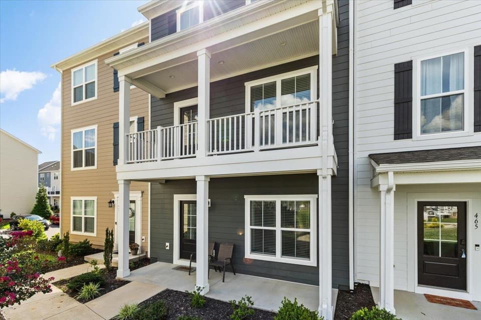 455 John Adams Drive NW, photo 5 of 39