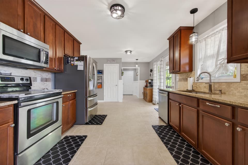 1555 Diana Drive, photo 16 of 40