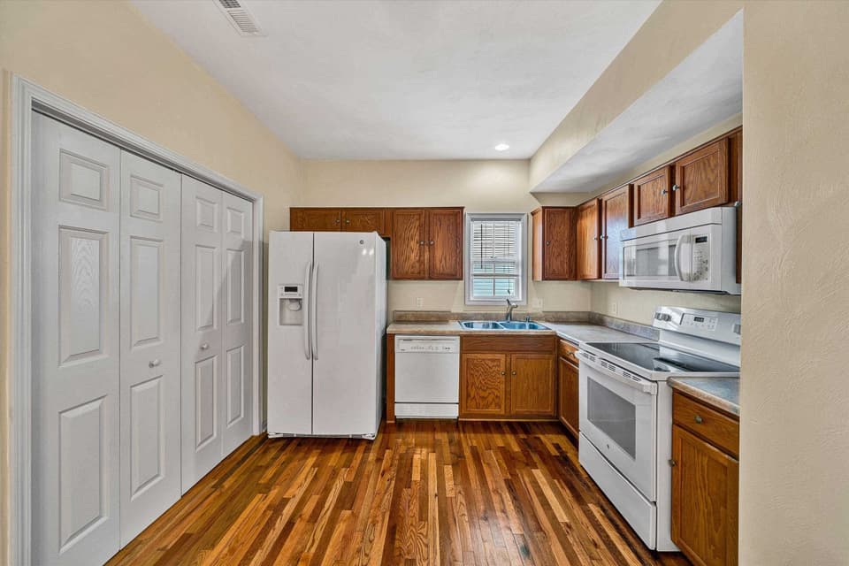 135 Wistaria Drive, photo 8 of 40
