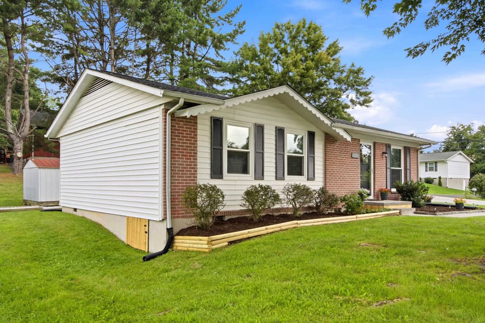 1790 Rainbow Street NE, photo 31 of 40