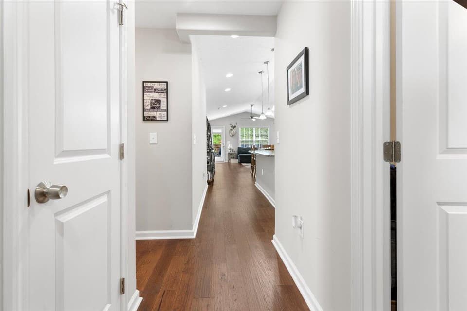 2195 Glade Drive SE, photo 11 of 38