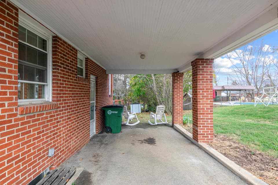 120 Cherry Lane, photo 6 of 33
