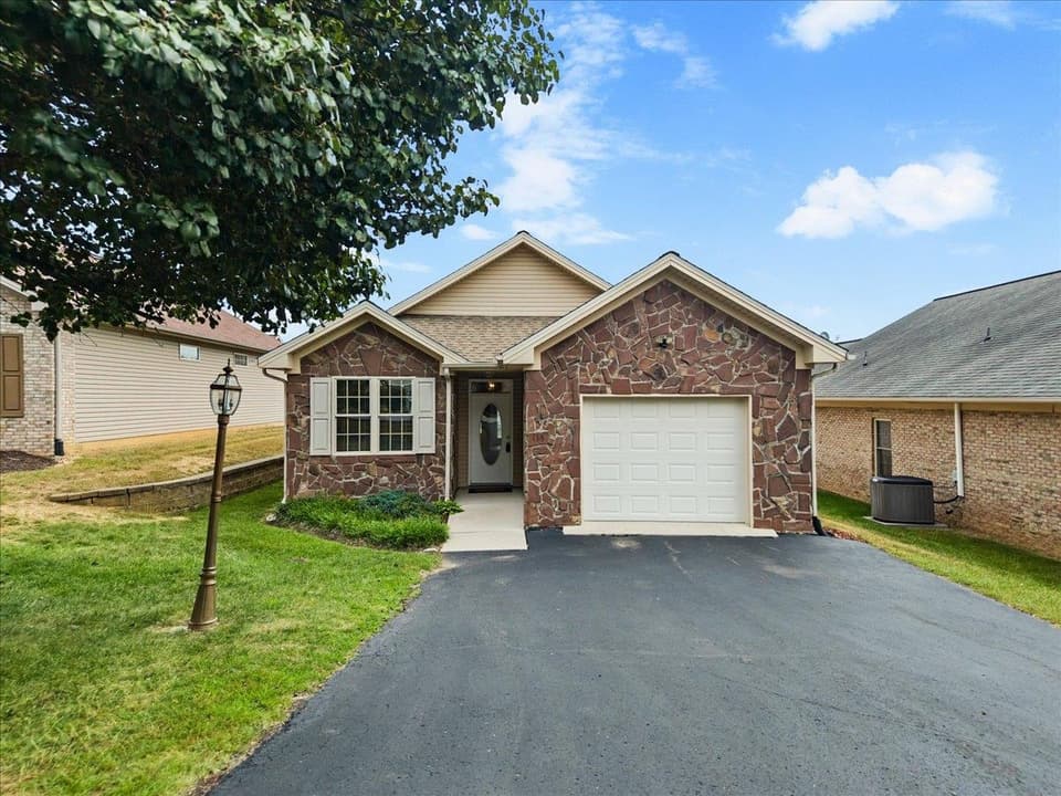 115 Windsong Lane NW, photo 2 of 40