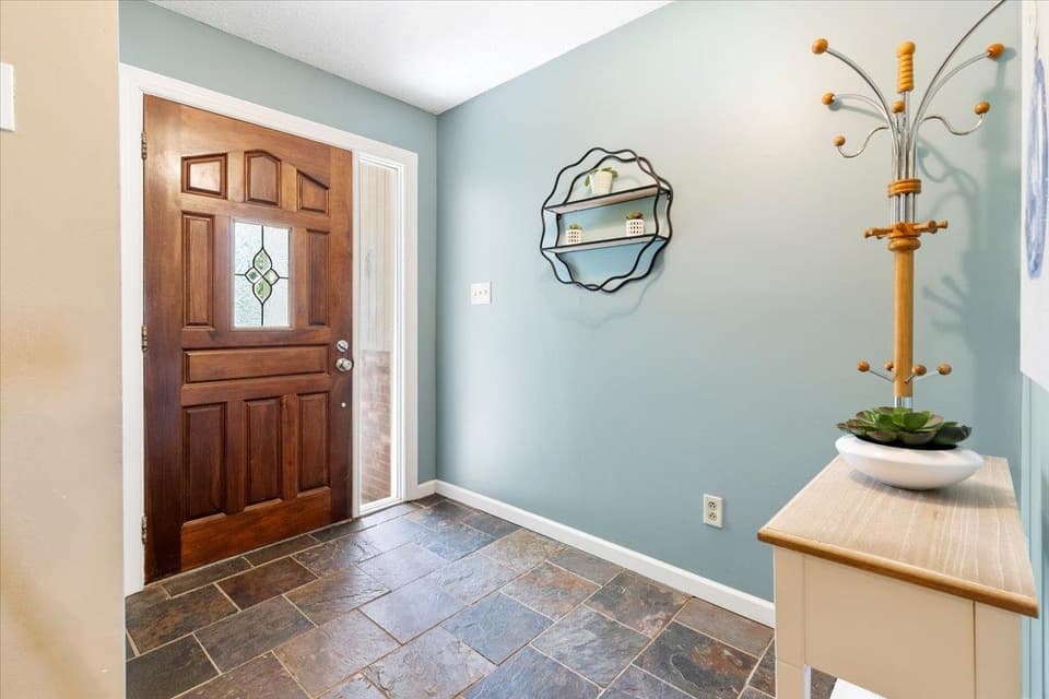 300 Tomahawk Drive, photo 10 of 40