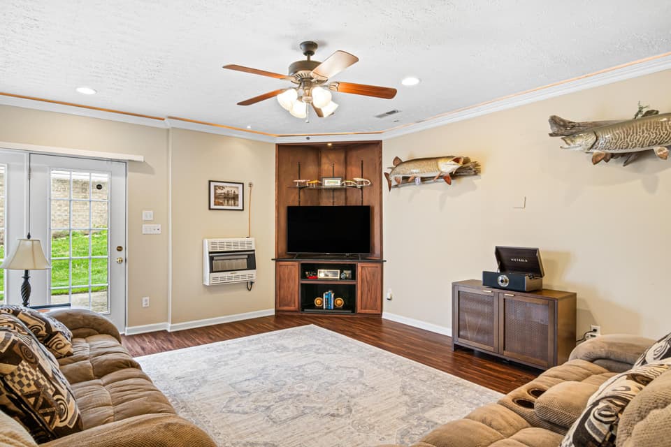 240 Windsor Drive, photo 38 of 40
