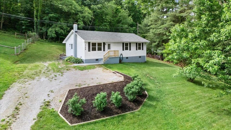 2088 Fire Tower Road, photo 3 of 40