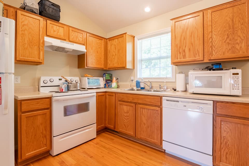 200 Wistaria Drive, photo 17 of 35
