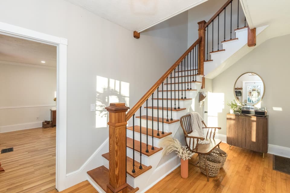 405 Lester Street, photo 12 of 40