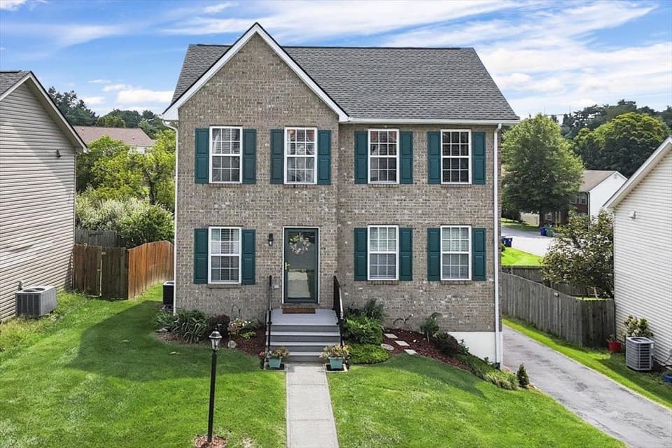 20 Camellia Lane, photo 2 of 40