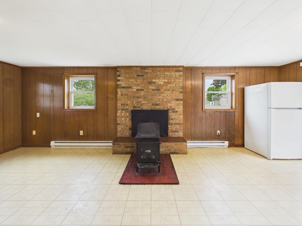 405 Maple Drive SE, photo 21 of 37
