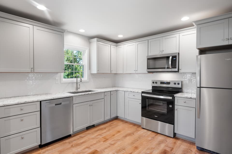 445 Rainbow Street, photo 3 of 31