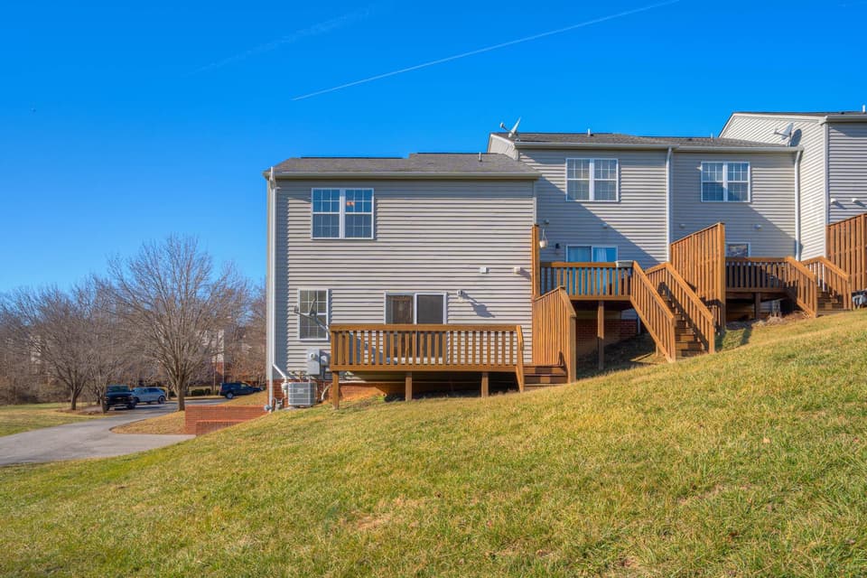185 Blue Leaf Drive, photo 9 of 40
