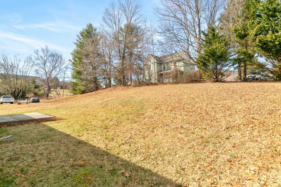 835 College Street, photo 29 of 33