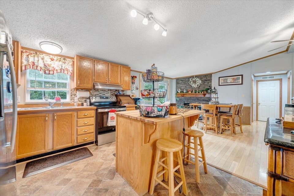 963 Magnolia Ln, photo 15 of 25