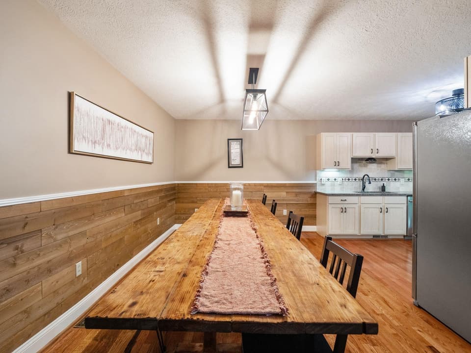 390 Gold Leaf Drive, photo 7 of 40