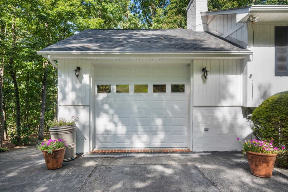 405 Tomahawk Drive, photo 3 of 40