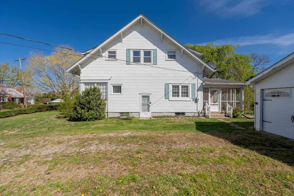 108 Miller Street SE, photo 5 of 40