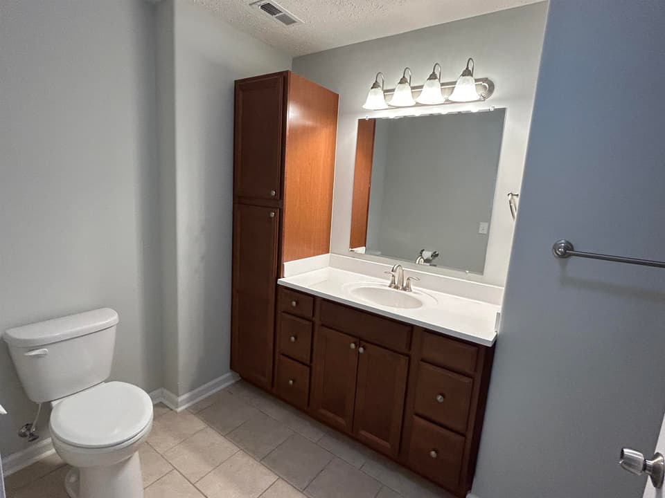 2225 Giles Drive, photo 12 of 23