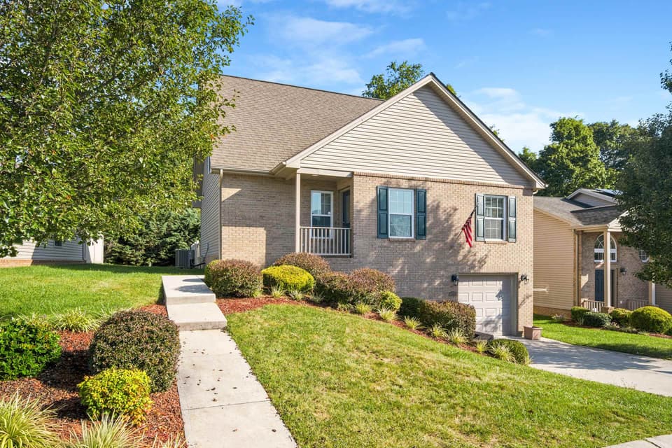 135 Alexa Lane, photo 4 of 40