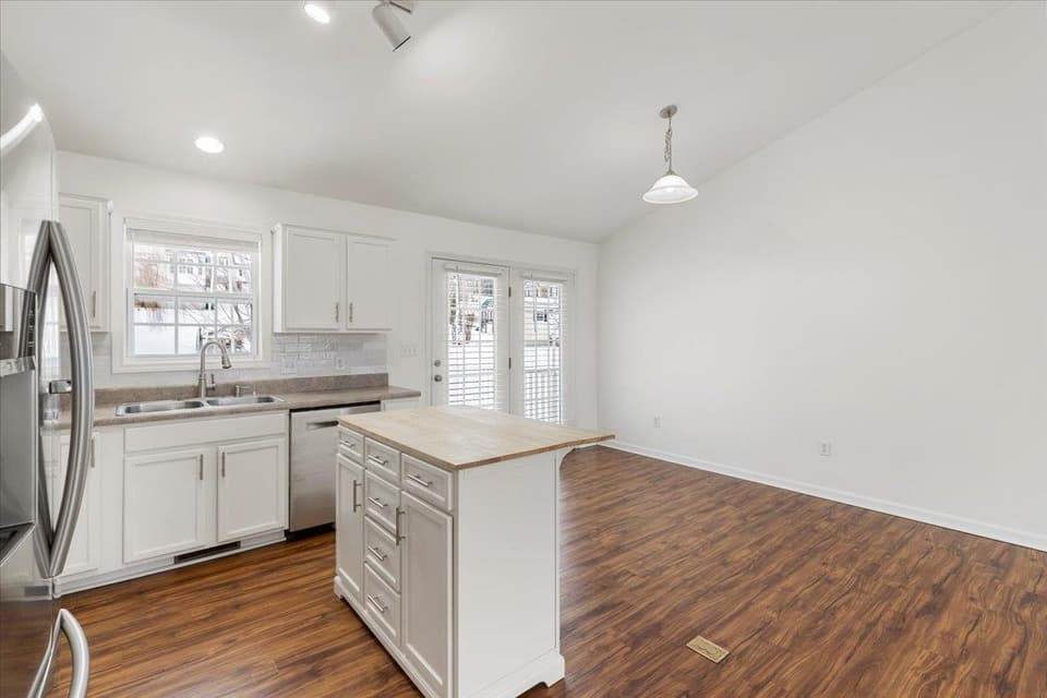 110 Sage Lane, photo 13 of 40