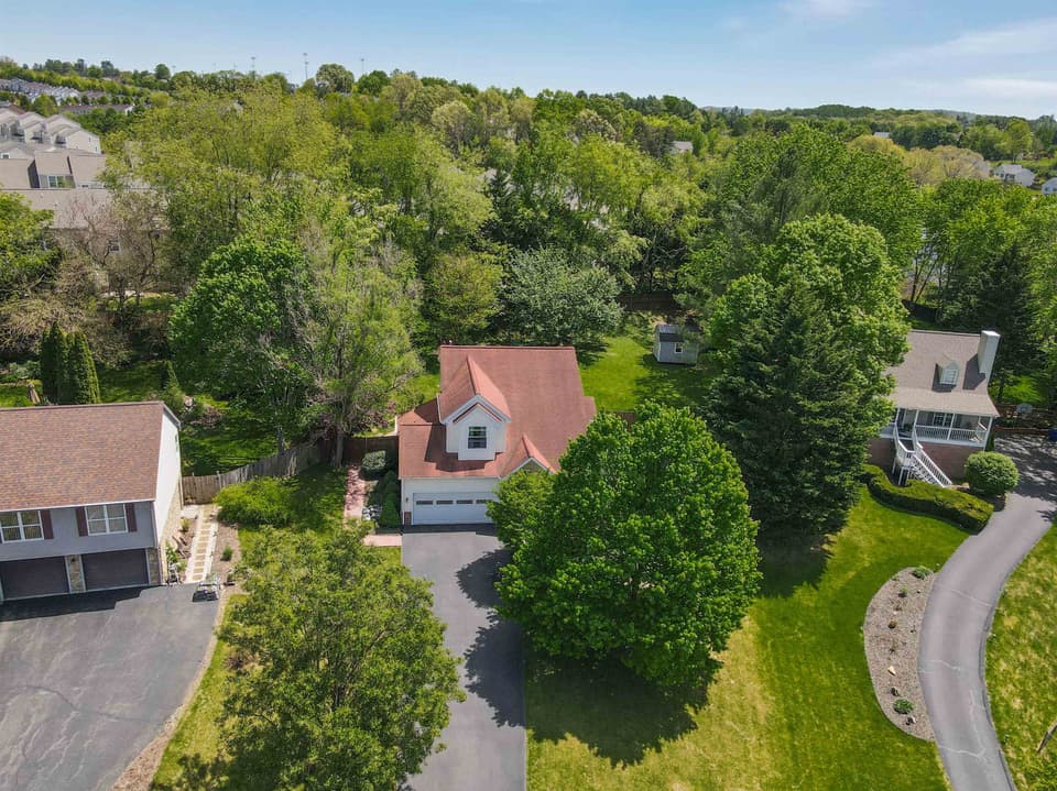1525 Sleepy Hollow Road, photo 10 of 40