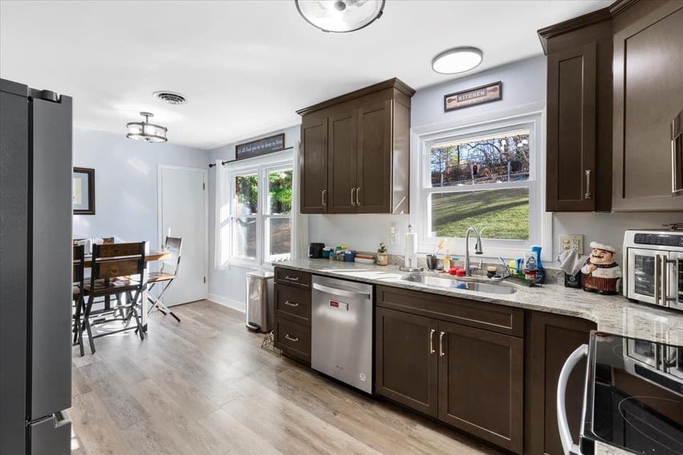 60 Overland Drive, photo 12 of 38