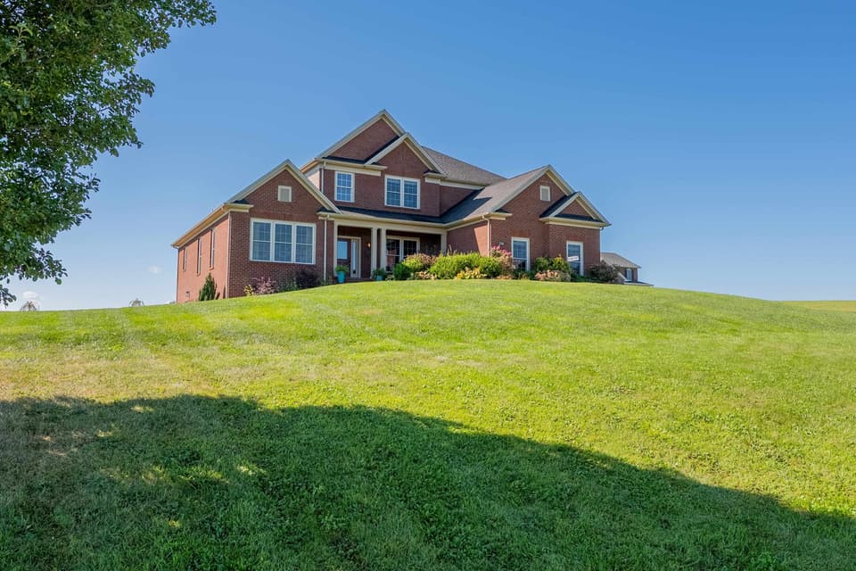 2310 Peakland Way, photo 4 of 40