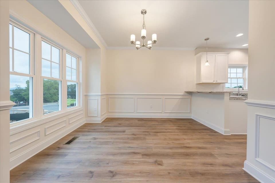 950 Holland Loop, photo 23 of 40