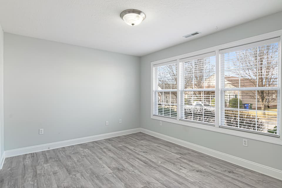 1730 Lions Drive, photo 18 of 40