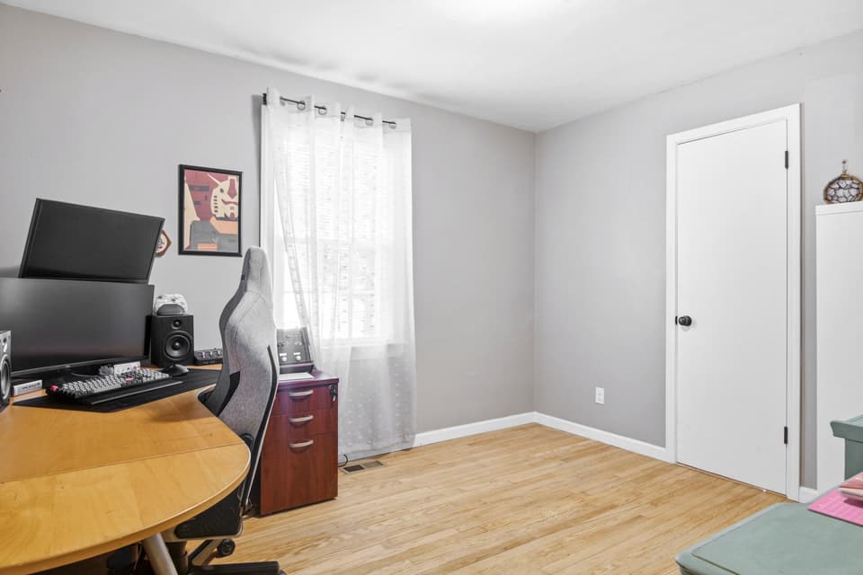 270 Haymaker Street, photo 13 of 35