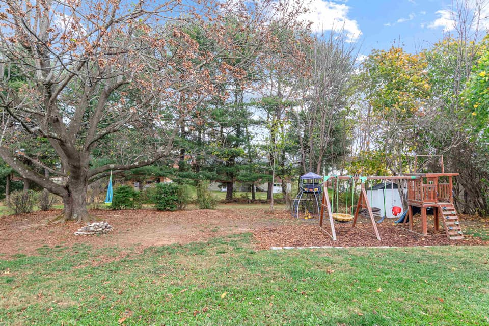 120 Cherry Lane, photo 30 of 33