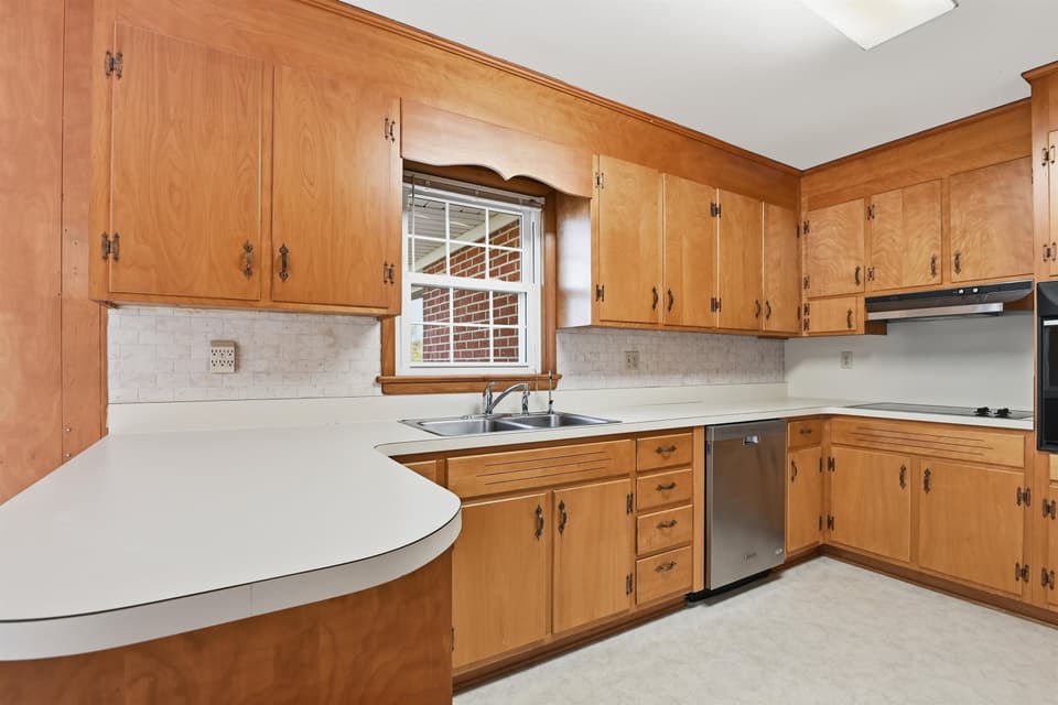 280 Cheverly Drive, photo 10 of 40