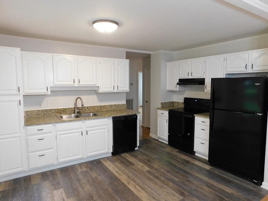 310 Hickory Dr SW, photo 8 of 30