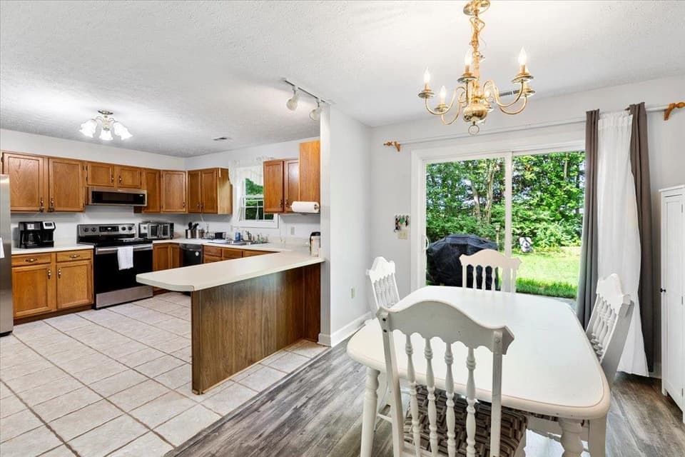 365 S Hill Drive, photo 12 of 40