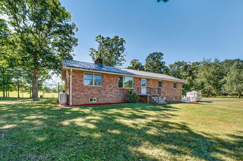 350 Teel Street, photo 11 of 40