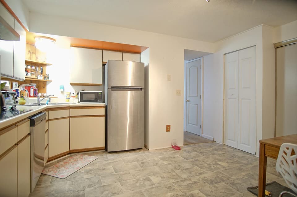 2598 Townhouse Drive, photo 9 of 25