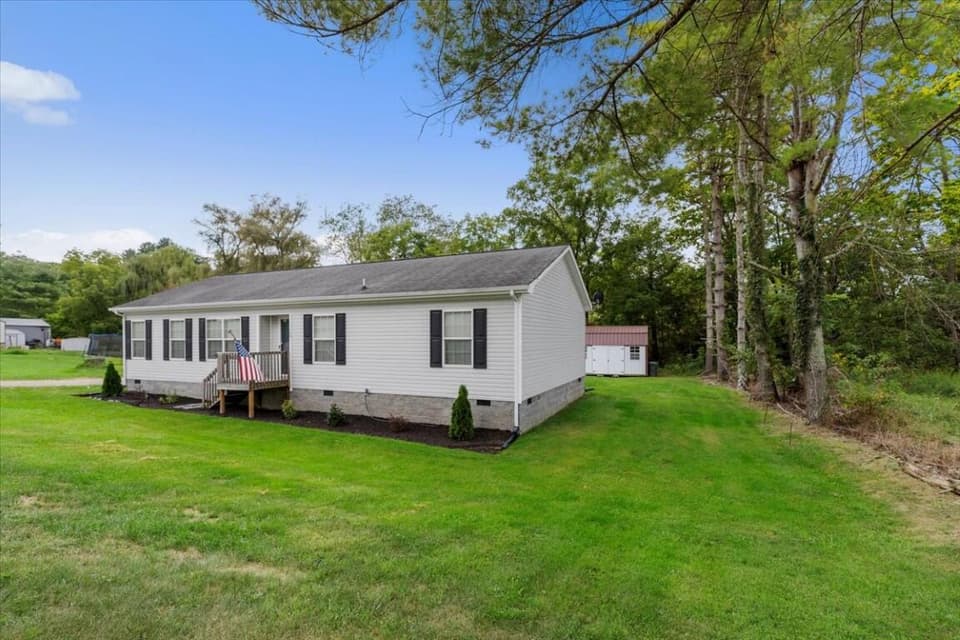1559 Testerman Drive, photo 4 of 38