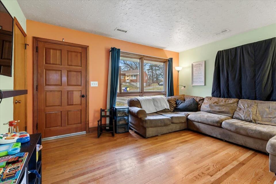 135 Griggs Street, photo 5 of 36