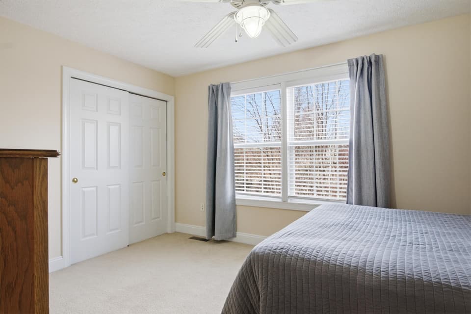 565 Oaktree Boulevard, photo 21 of 31