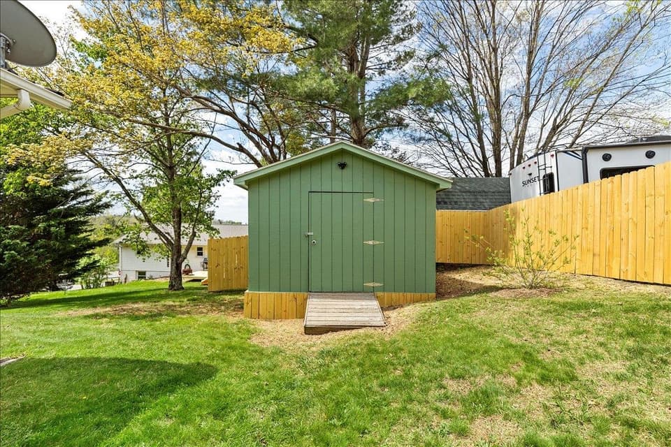 490 Sunnyside Lane NE, photo 34 of 39